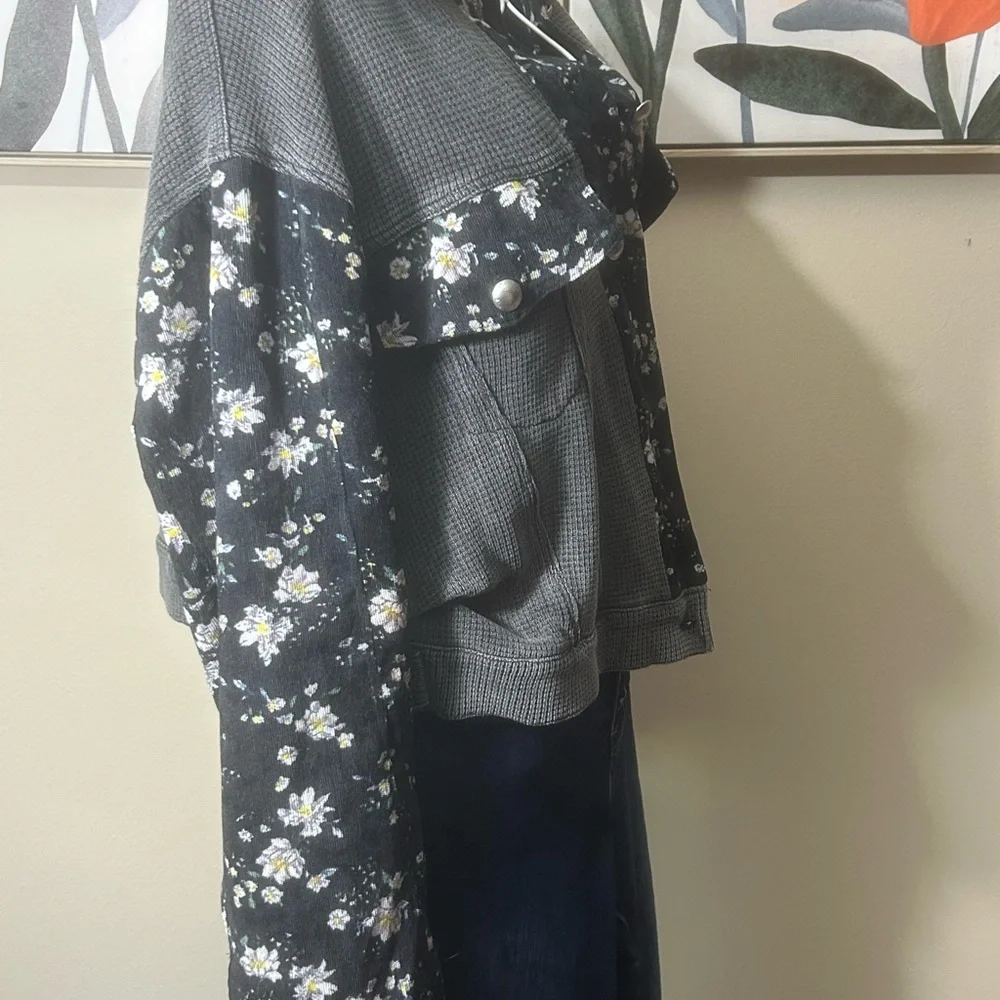 POL Gray with Black Floral Trim Cropped Jacket - Picture 2 of 7